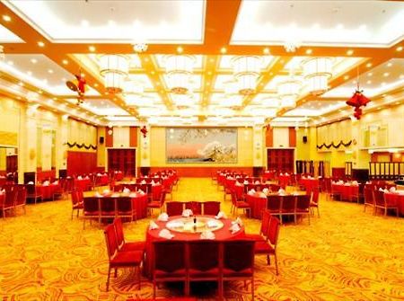 Songyuan Grand Hotel Чанчунь Ресторан фото